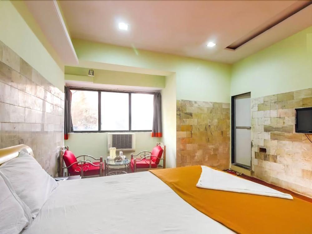 Hotel Evergreen Mumbai Bagian luar foto