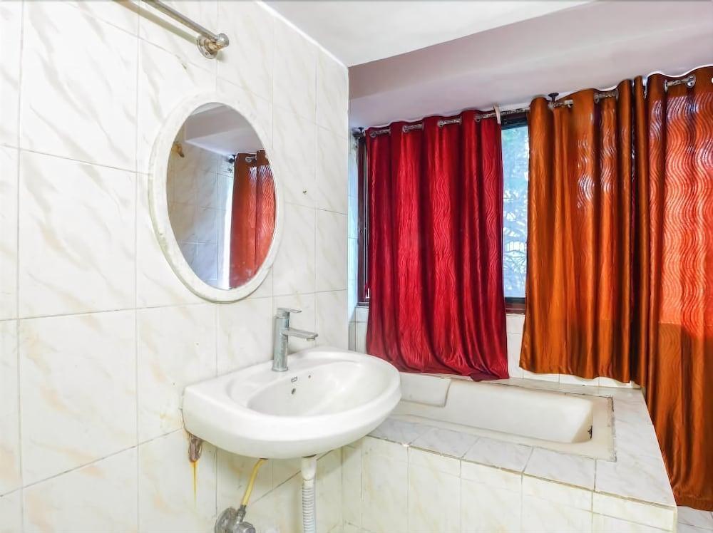 Hotel Evergreen Mumbai Bagian luar foto