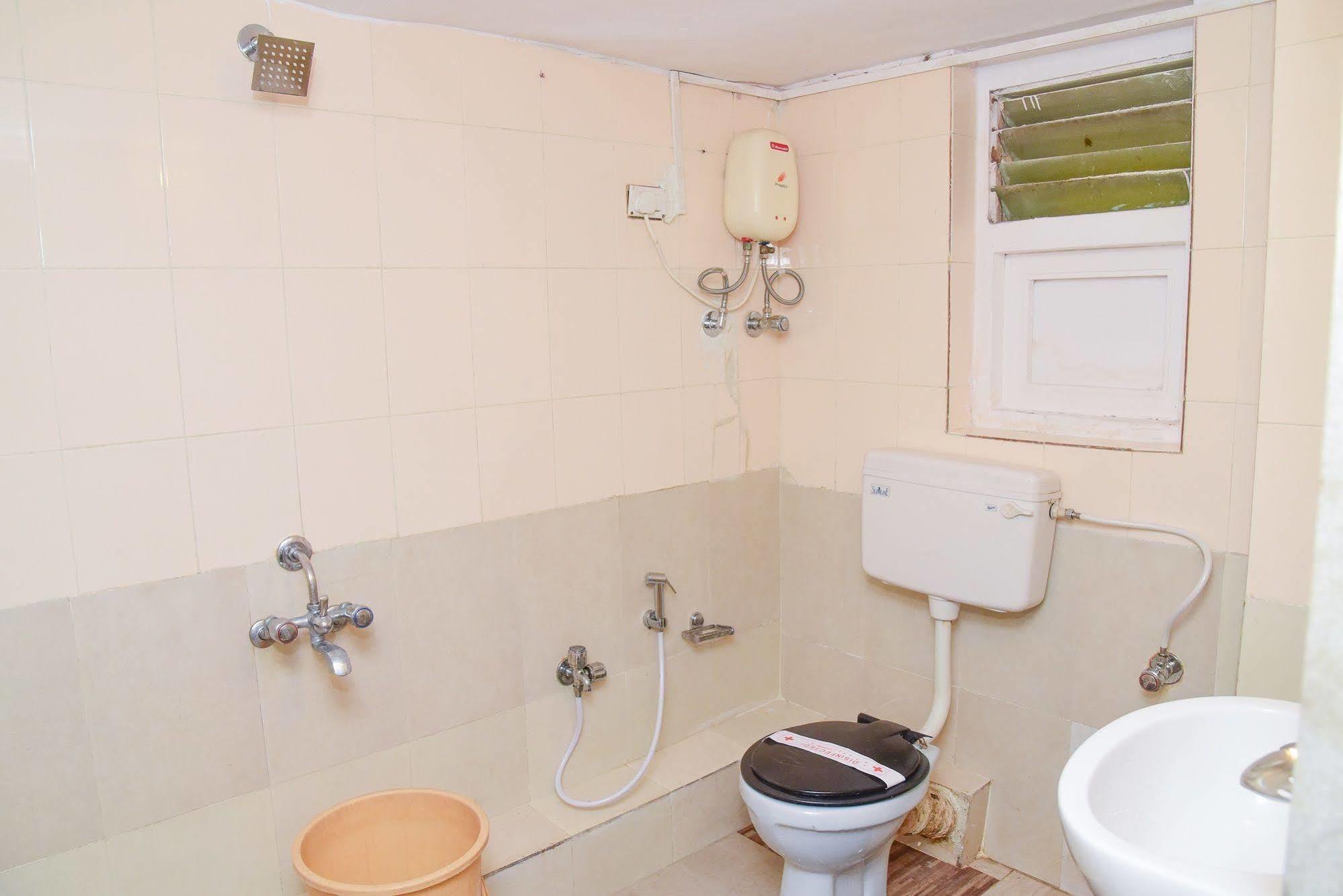 Hotel Evergreen Mumbai Bagian luar foto