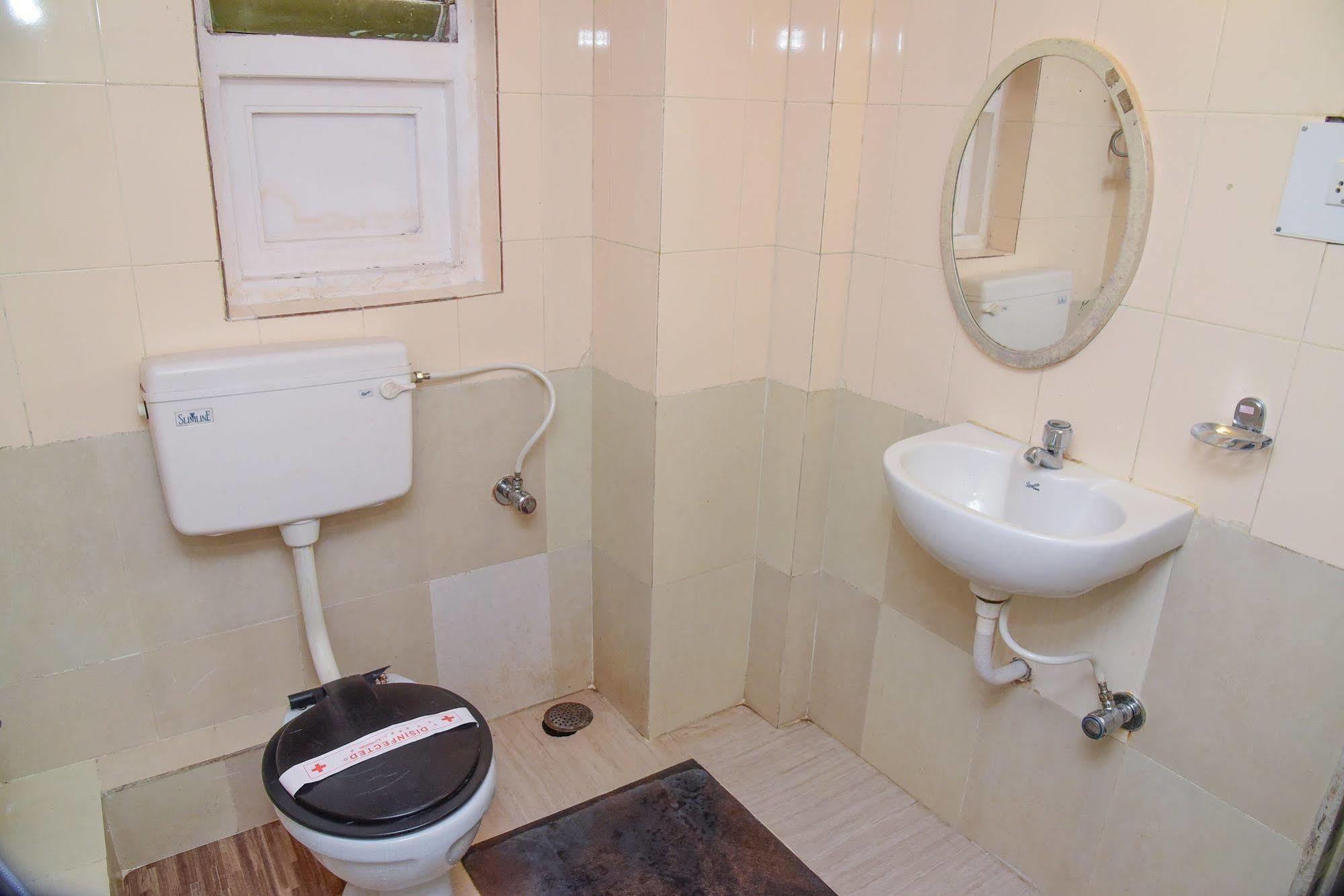 Hotel Evergreen Mumbai Bagian luar foto