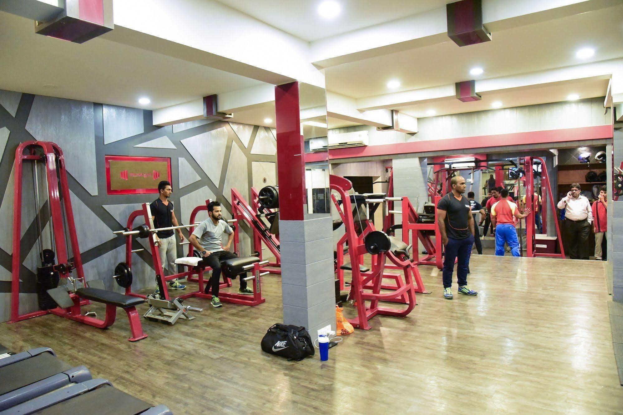 Hotel Evergreen Mumbai Bagian luar foto