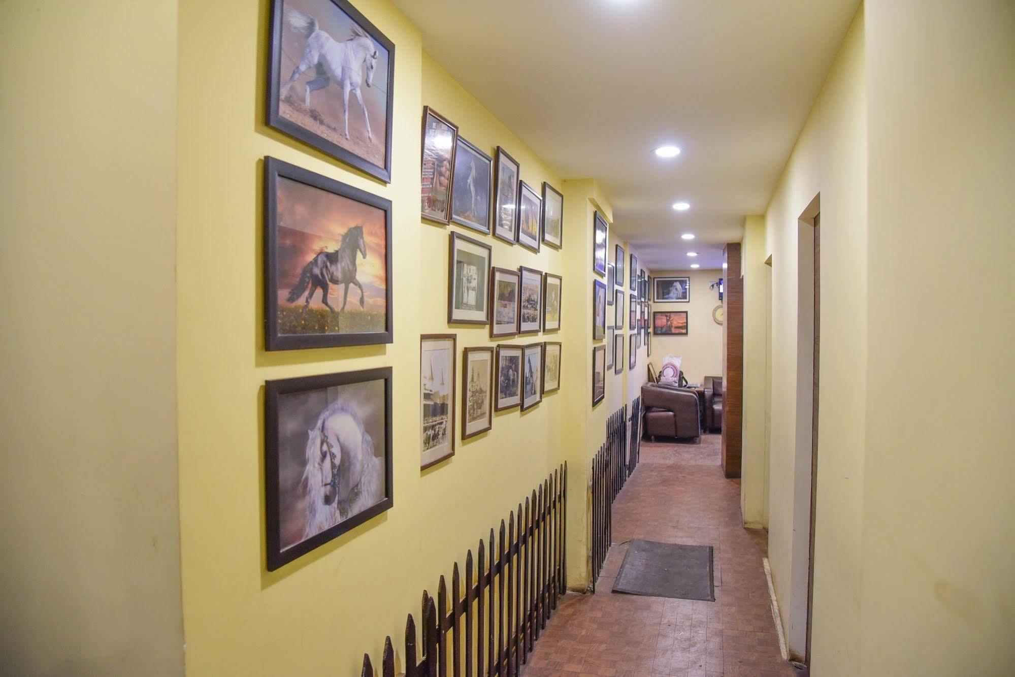 Hotel Evergreen Mumbai Bagian luar foto