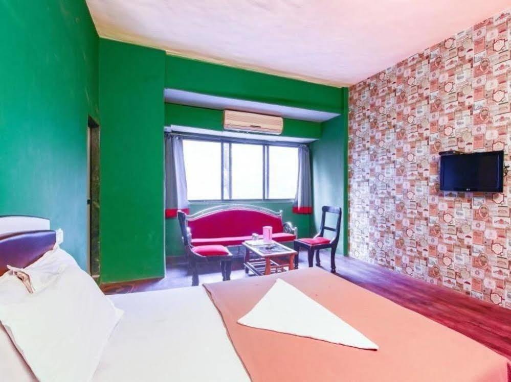 Hotel Evergreen Mumbai Bagian luar foto