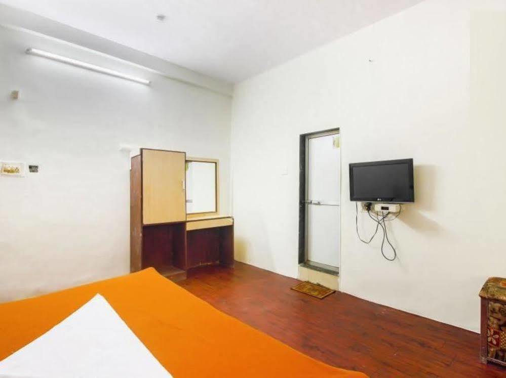 Hotel Evergreen Mumbai Bagian luar foto