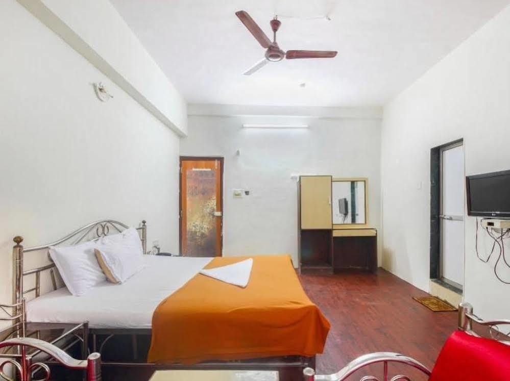 Hotel Evergreen Mumbai Bagian luar foto