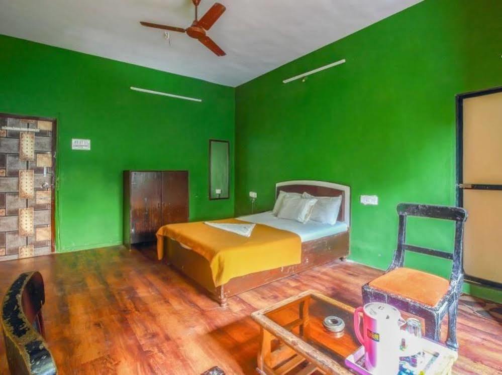Hotel Evergreen Mumbai Bagian luar foto